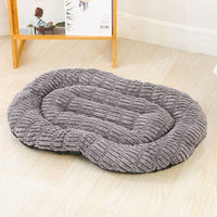 Lit pour animaux de compagnie en forme de grotte, confortable, motif uni, pour l'hiver, OEM ODM, pour chats et chiens