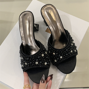Nouvelles pantoufles d'été à talons hauts pour femmes avec décoration de perles, tendance mode européenne et américaine, grandes tailles 35-41 pour l'extérieur - Product Image 2