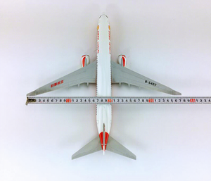 โมเดลเครื่องบินไดแคสต์เรซิ่น LuckyAir Boeing <span class=keywords><strong>B737</strong></span> ขนาด 40 ซม. สเกล 1/100 พร้อมปีกคงที่และฐานตั้งโชว์ - Product Image 3