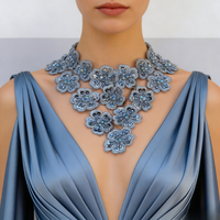 Meilleure vente : Patch floral brodé de perles et de sequins, embellissement maximaliste pour robe de mariée et décoration de robe de luxe