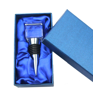 Bouchons de vin en verre cristal de haute qualité Bouchons de vin personnalisés Bouchons de bouteille en cube pour les souvenirs d'affaires - Product Image 4