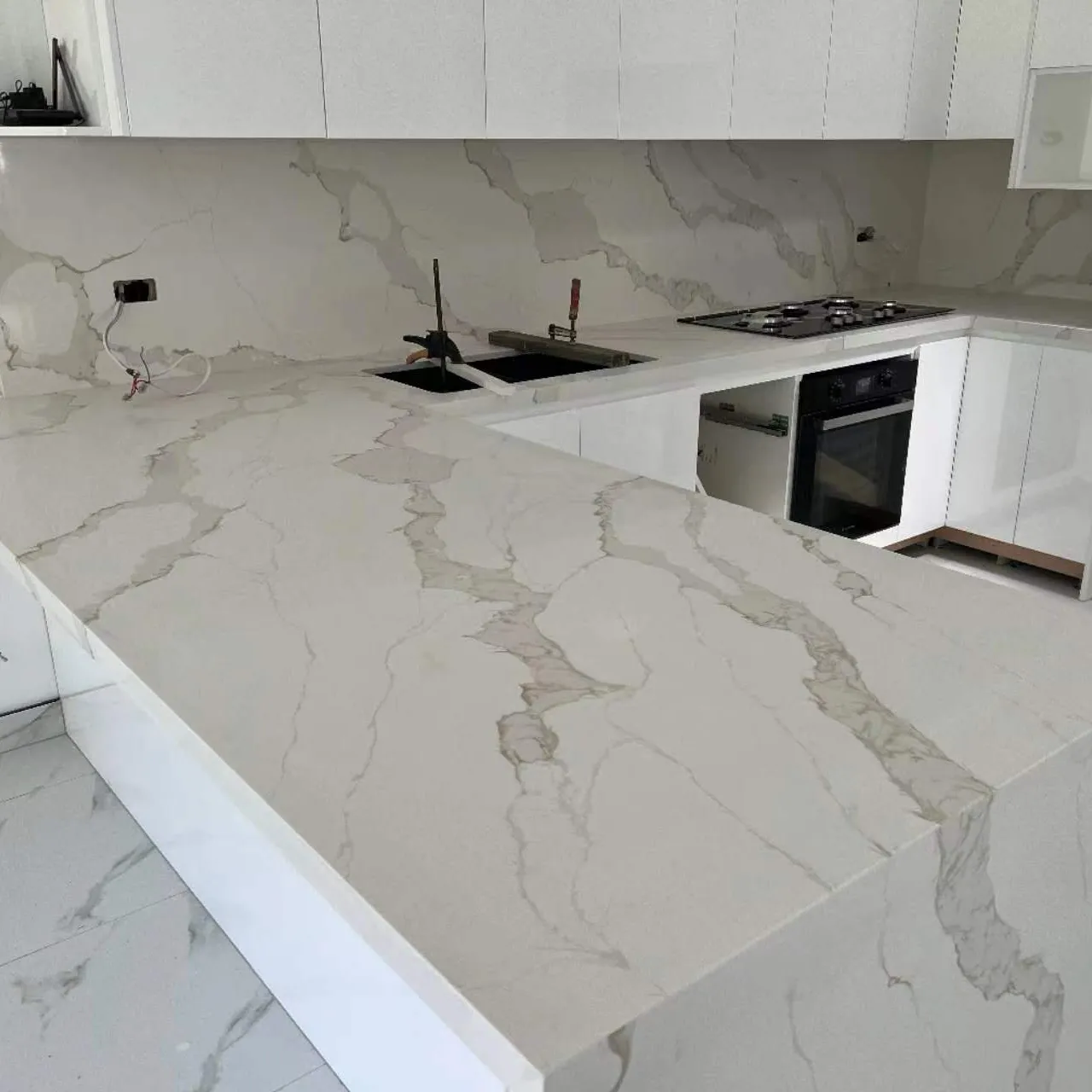 Artificial Kitchen Countertops Customized Size White Black 30mm quartz stone slabs vanity tops