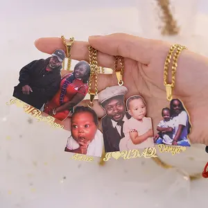 Collana con Catena Cubana in Oro e Ciondolo Personalizzato con Foto, Collane Personalizzate con Nome e Famiglia, Gioielli Commemorativi con Ritratto a Colori - Product Image 1