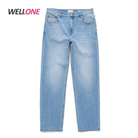 Jean décontracté pour homme en denim 100 % coton coupe droite de qualité supérieure, ajustement personnalisé, avec bouton de marque et patch en cuir, bleu délavé