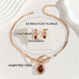 Juego de Joyería de Collar y Aretes con Cristales Marrones y Diamantes de Imitación Blancos Chapados en Oro para Mujeres, Ideal para Fiestas - Product Image 2