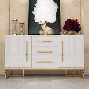 Buffet minimaliste moderne avec finition noire et <span class=keywords><strong>blanche</strong></span> et accents dorés Salles à manger et salon - Product Image 1