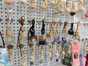 Vente en gros directe d'usine de flacons de parfum de voiture de luxe de couleur, styles variés, prix de gros. Flacons vides - Product Image 5