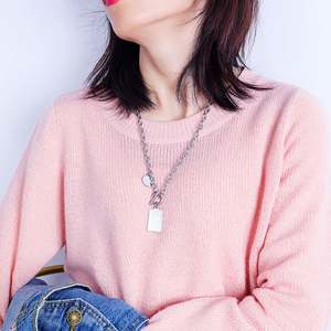 Collar con Colgante Cuadrado de Acero Inoxidable de Alta Calidad, Estilo Moderno para Parejas, con Cierre de Palanca y Dije Grabado, Acabado Pulido Espejo - Product Image 6