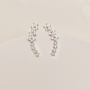 Clous <span class=keywords><strong>d</strong></span>'oreilles ronds minimalistes élégants en oxyde de zirconium avec verrouillage de sécurité, <span class=keywords><strong>bijoux</strong></span> de piercing miniatures plaqués rhodium pour hélix et lobe, cadeau pour filles - Product Image 3