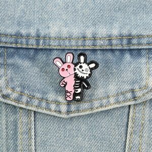 Pin de esmalte de conejo de terror adorable, broche gótico de conejito espeluznante cosido, insignia de solapa, regalo de joyería - Product Image 3