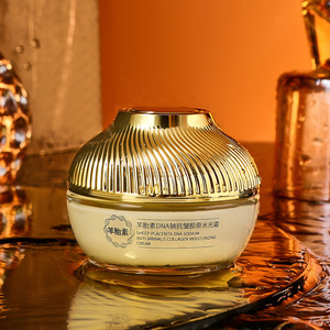 Crema Esencial Blanqueadora, Embellecedora, Hidratante, Antiarrugas y Reafirmante, que Reafirma la Piel - Product Image 2