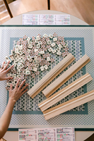 Juego de Mahjong Americano Moderno, 2 Capas, Fichas Translúcidas con Tapete de Juego a Cuadros, Venta al Por Mayor Directo de Fábrica, Logotipo Personalizado, Regalo