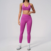 Bnice 3597 Ensemble de yoga sans couture 3 pièces ultra-extensible avec soutien-gorge de sport dos croisé, crop top et short legging push-up pour le fitness