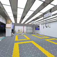 Dalles de sol de garage en PP résistant aux produits chimiques, dalles modulaires pour ateliers et salles d'exposition de concessionnaires automobiles