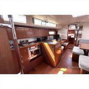 Yacht de pêche et de voile Beneteau Oceanis 45, 7m, moteur hors-bord, pour excursions, croisières, sports et divertissements, fabrication soudée - Product Image 1