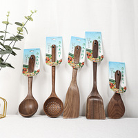 Ensemble de cuillères de table modernes en bois de noyer noir Cuillère en bois à surface lisse Vaisselle de table Design durable pour les présentations de cuisine