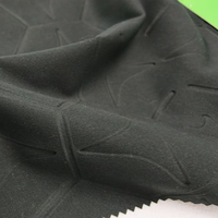 Fournisseur de tissus pour vestes de sport d'extérieur en polyester 100% teint, gaufré 3D géométrique