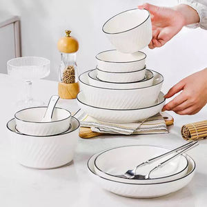 Service de vaisselle en céramique de 22 pièces <span class=keywords><strong>avec</strong></span> logo personnalisé, assiettes en porcelaine blanche à bord noir, bols, cuillères, ensemble pour usage domestique <span class=keywords><strong>avec</strong></span> boîte-cadeau - Product Image 4