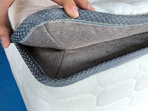 Лучший бюджетный белый матрас с карманными пружинами и пеной обеспечивает спокойный ночной сон - Product Image 2