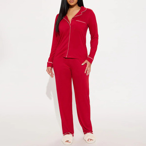 Pijamas estampados coloridos para mujeres y niñas con hermosos diseños y vibrantes colores de verano. - Product Image 2