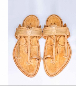 Sandales en cuir faites à la main à pampilles, claquettes brodées plates, personnalisables pour la revente - Product Image 1