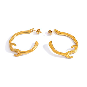 Boucles d'oreilles créoles en acier inoxydable plaqué or 18 carats, design géométrique, pour un usage quotidien - Product Image 5