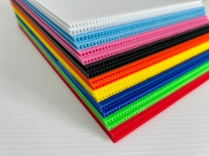 Protezione Leggera per Piante e Viti in Plastica PP Ondulata Riciclabile e Biodegradabile per Tavole <span class=keywords><strong>di</strong></span> Legno e Piantine - Product Image 3