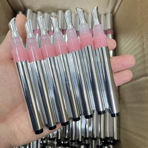 Populaire Stylo repulpeur de lèvres volumisant en emballage argenté Marque privée - Product Image 3