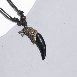 Hombres valientes Lobo <span class=keywords><strong>dientes</strong></span> Spike joyería <span class=keywords><strong>de</strong></span> la suerte diente amuleto colgante collar cuerda retráctil trenzado cabeza <span class=keywords><strong>de</strong></span> Lobo colgante collar - Product Image 6