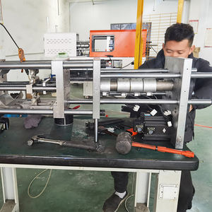 Diseño avanzado Máquina de moldeo por inyección pequeña de plástico horizontal de 15 toneladas Máquina de inyección de plástico de escritorio eléctrica - Product Image 4