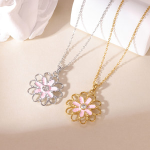 Collar con Colgante de Flor de Margarita Rosa Romántico y Lindo, Chapado en Oro de 18K, de Acero Inoxidable, Diseño Delicado, para Mujer - Product Image 1