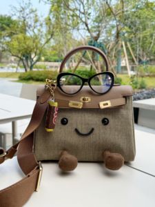 Bolsa de Mão Estilosa e Nova de 26cm em Denim para Mulheres, Bolsa Transversal com Estampa de Desenho Animado e Alça Removível para Compras - Product Image 6