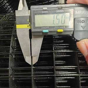 Rouleau de grillage soudé en PVC noir avec fil de 1 mm, 1,5 mm et mailles carrées de 1 pouce pour cage - Product Image 2