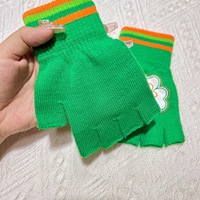 Gants en tricot acrylique avec logo personnalisé pour enfants Style uni Sports de cyclisme d'hiver Activités de plein air décontractées pour les mamans occupées