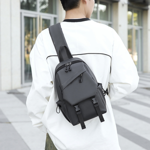 Sac de Poitrine Bandoulière Sport Décontracté en Cuir PU Imperméable avec Fermeture Éclair, Design Personnalisable et Portable pour l'Été - Product Image 6