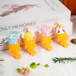 Nouvelle décoration de porte-clés Taiyaki artificiel avec des thèmes de queue de sirène et d'unicornes, porte-clés en PVC en forme de fausse nourriture pour la décoration - Product Image 3