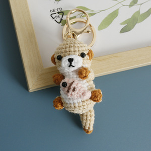 Nouveaux <span class=keywords><strong>porte</strong></span>-clés en tricot mignons tenant des poissons, faits à la main, amigurumi, poupées en tricot, jouets en crochet, animaux en peluche, <span class=keywords><strong>porte</strong></span>-clés en forme de <span class=keywords><strong>loutre</strong></span> - Product Image 6