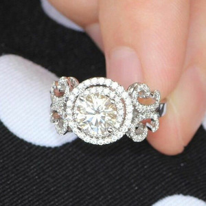 Anello di fidanzamento da donna F996 in oro bianco con diamante naturale taglio brillante rotondo colore D e design a halo - Product Image 4