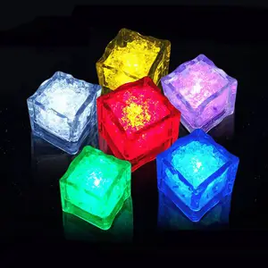 Cubitos de hielo LED, barra de Flash rápido y lento, cambio automático de Color, cubo de cristal, luz activada por agua, 7 colores para fiesta romántica