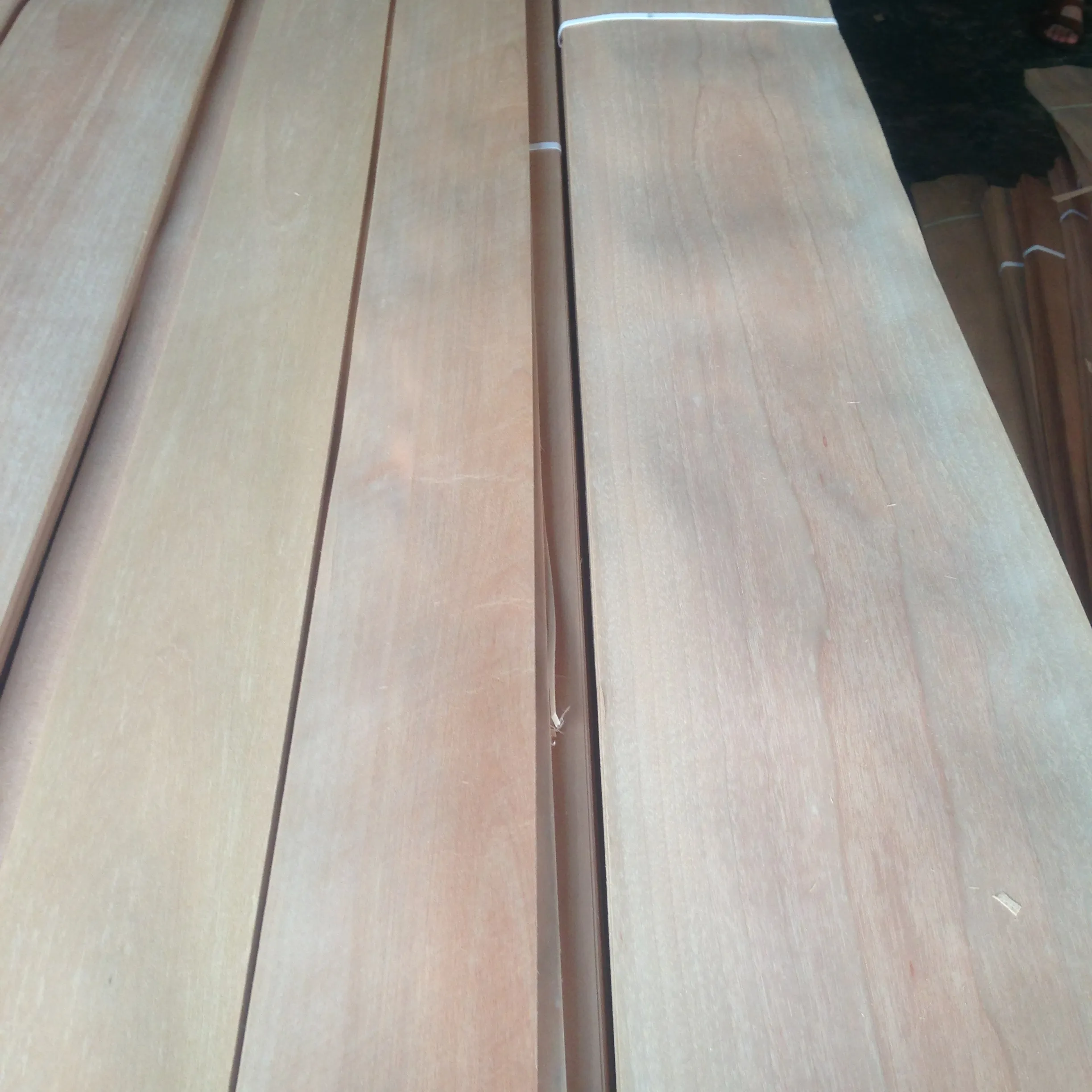High Quality Chinese Cherry Veneer for Wood Panels