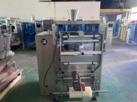 Machine d'emballage automatique pour fruits secs (prunes collantes, dattes arabes) et snacks, pour sachets à scellage arrière