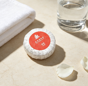 Savon d'hôtel rond blanc nacré à emballage torsadé, mini-savon jetable pour hôtel avec logo personnalisé <span class=keywords><strong>sur</strong></span> étiquette rouge - Product Image 5