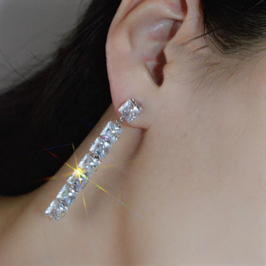 Orecchini Pendenti Lunghi con Zirconi Quadrati e Nappine, Gioielli Eleganti e Brillanti per Donne - Product Image 6