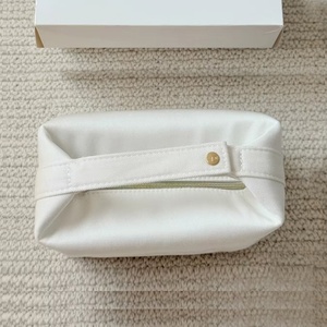 Bolsa de lona blanca bordada con diseño de dumpling para transportar cosméticos, de gran capacidad, alta calidad, simple y bonita. - Product Image 2