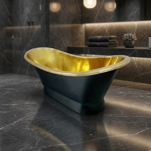 Bañera independiente de latón hecha a mano con reposabrazos, acabado dorado en el interior y exterior negro - Product Image 2