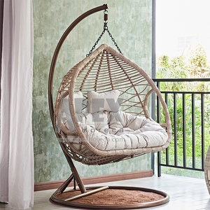 Silla colgante de mimbre con marco de aluminio para exteriores, hamaca de lujo con forma de huevo, cojines - Product Image 2