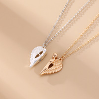 Collier Pendentif Aimanté Ailes d'Ange et Ailes du Diable pour Amoureux, Cadeau Saint-Valentin, Chaîne de Clavicule, Bijou