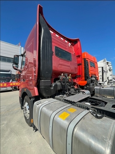 En stock SINOTRUK HOWO T7H 4x2 Euro <span class=keywords><strong>2</strong></span> Diesel Manuelle Camion Tracteur d'occasion Double Cabine Prêt à être expédié pour le transport en semi-remorque - Product Image 3