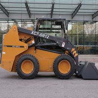 Chargeuse compacte robuste orientée vers le travail XC7SR12, capacité nominale de 1,26 tonne, godet de 0,60 m³ pour les travaux de maintenance routière sur chantier