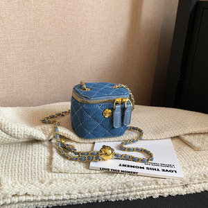 Nouveau <span class=keywords><strong>Sac</strong></span> Bandoulière Mini Box 2026 pour Filles, <span class=keywords><strong>Sac</strong></span> Carré Matelassé en Jean, Petit <span class=keywords><strong>Sac</strong></span> <span class=keywords><strong>à</strong></span> Chaîne, <span class=keywords><strong>Sac</strong></span> <span class=keywords><strong>à</strong></span> <span class=keywords><strong>Main</strong></span> Mini Camélia Tendance pour Femmes - Product Image 5